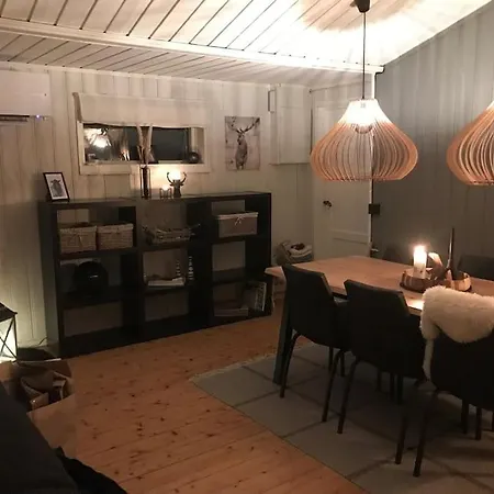 Sjarmerende Og Koselig Med Badstue Feriehus *